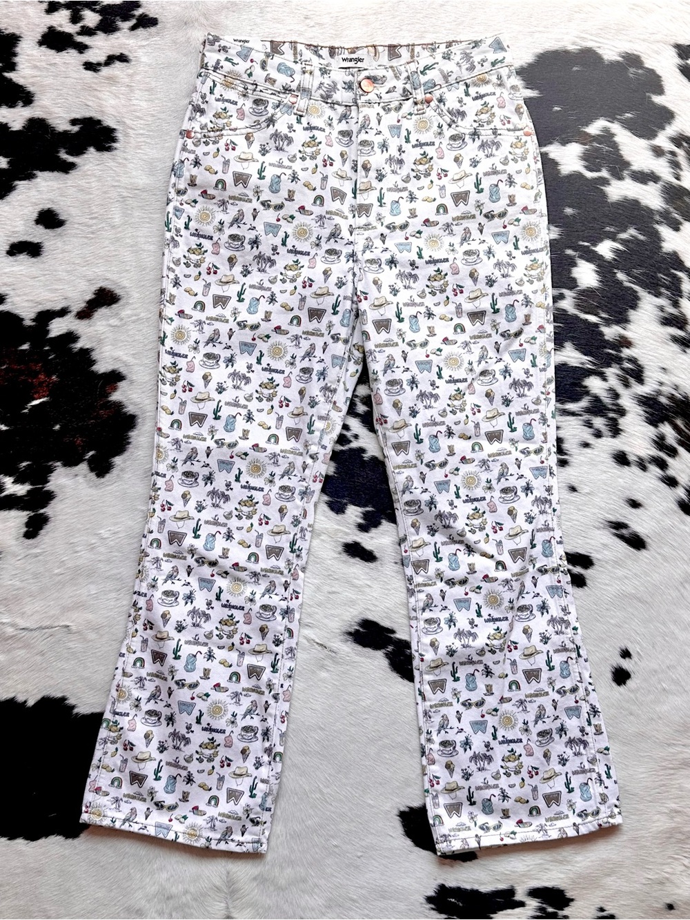 Wrangler White Cropped Jeans with Multicolor Western Graphic Print Size 27